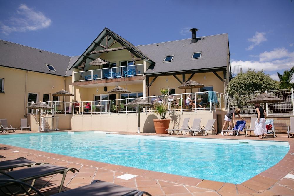 Camping Saint Michel Courtils Exterior photo