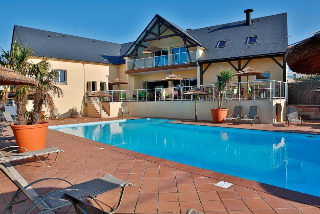Camping Saint Michel Courtils Exterior photo